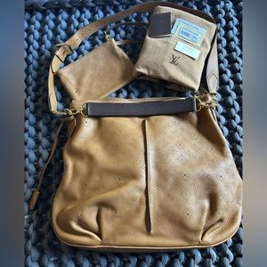 Unused, w/ tags - Louis Vuitton Selene MM Mahina in Caramel, matching pochette